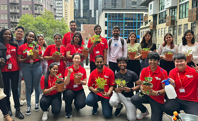 LA Trobe students wearing red t shirts posing for group[ photo at city O Week